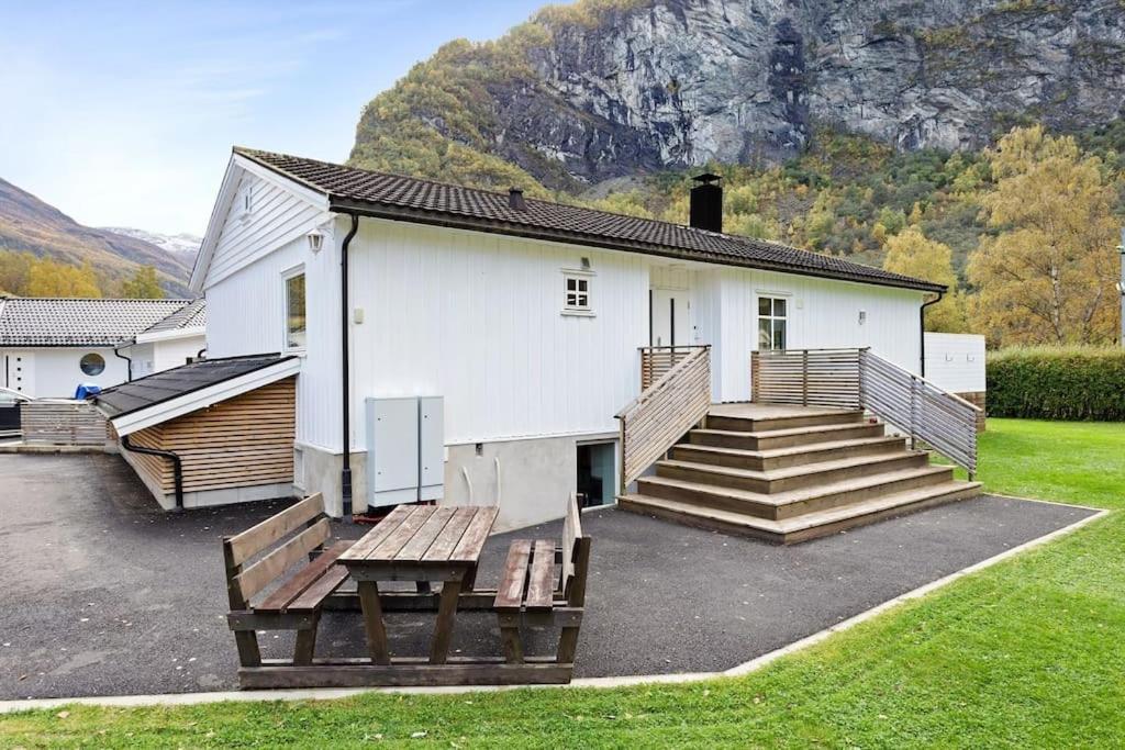 Fint Hus I Flam Villa Aurland Luaran gambar
